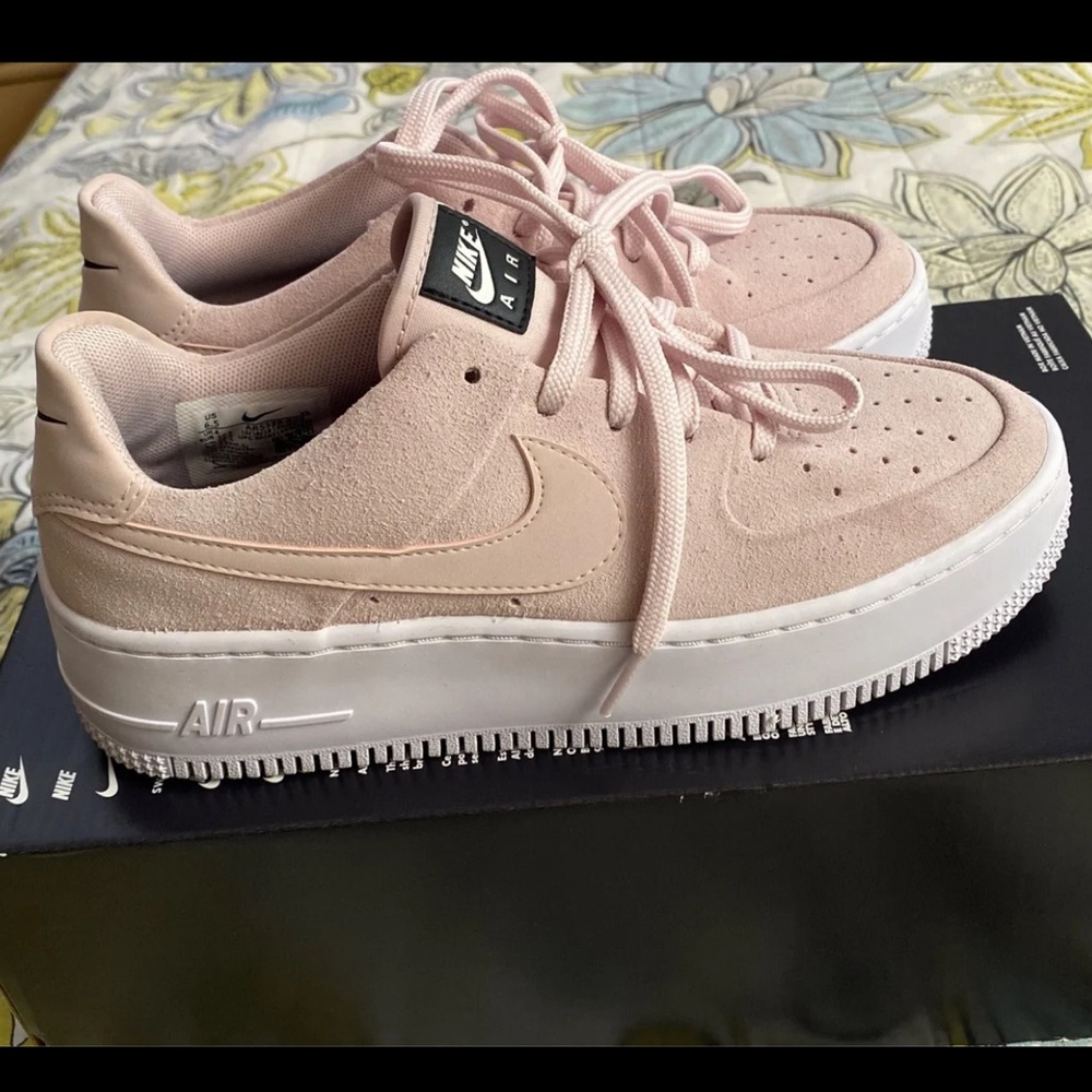 Nike Air Force 1 Sage Low